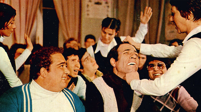 İlk filmi 1975 yılında çekilen Hababam Sınıfı'nın yönetmenliğini Ertem Eğilmez yapmıştı.