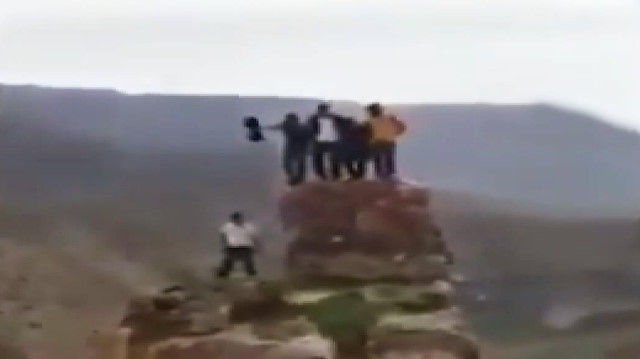 Gençlerin tehlikeli halayı sosyal medyada tepkilere neden oldu