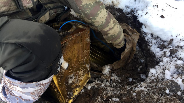 Bitlis'te toprağa gömülü 200 kilo EYP ele geçirildi