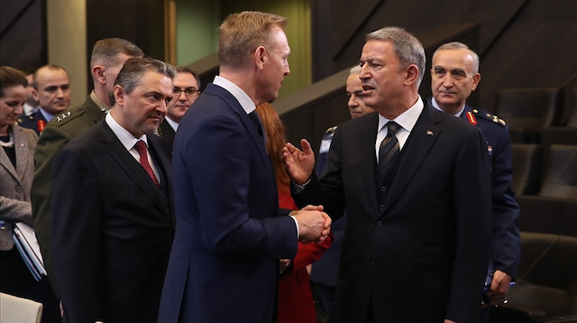 Millî Savunma Bakanı Akar, ABD Savunma Bakan Vekili Patrick M. Shanahan ile bir araya geldi.