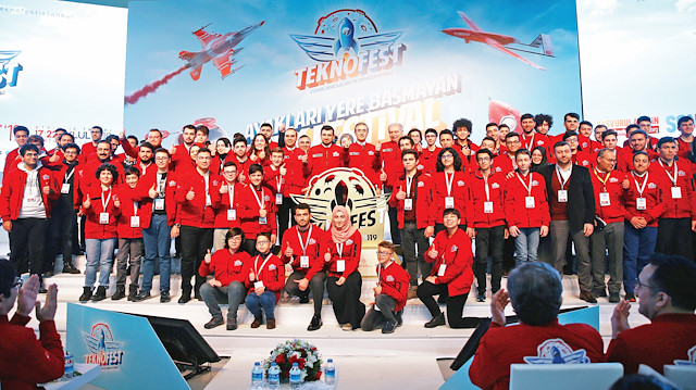Teknofest tanıtım toplantısına Sanayi ve Teknoloji Bakan Yardımcısı - Teknofest İcra Kurulu Başkanı Mehmet Fatih Kacır, İstanbul Büyükşehir Belediye Başkanı Mevlüt Uysal, Savunma Sanayii Başkanı Prof. Dr. İsmail Demir, T3 Vakfı Mütevelli Heyeti Başkanı - Teknofest Yönetim Kurulu Başkanı Selçuk Bayraktar ile T3 Vakfı Yönetim Kurulu Başkanı Haluk Bayraktar, proje paydaşları ve diğer davetliler katıldı.