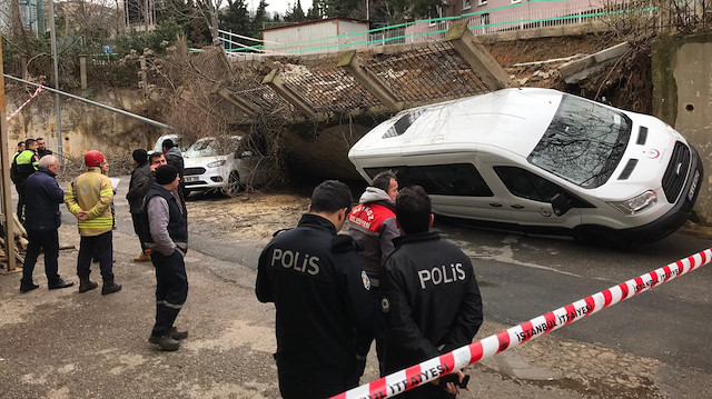 Polis ekipleri olay yerine gelerek incelemelerde bulundu.