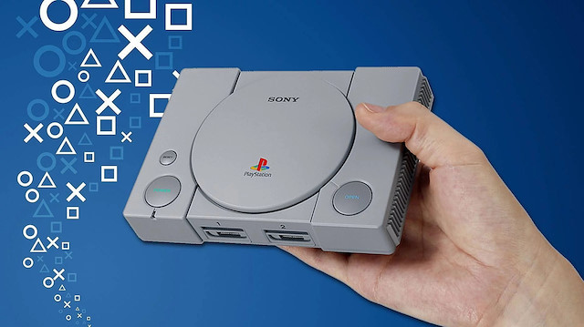 Playstation Classic orjinal versiyonundan çok daha küçük ancak aynı tasarıma sahip.