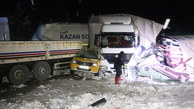 Bolu'da 20 araç birbirine girdi