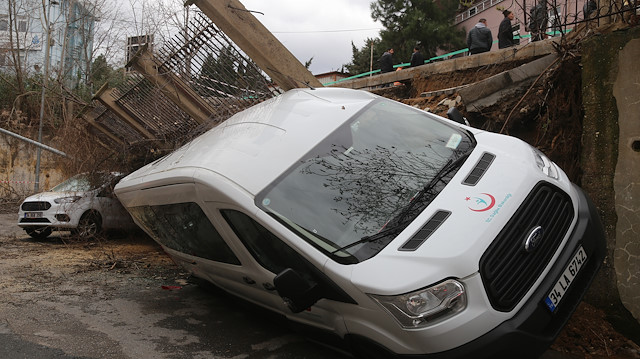 İstanbul Beykoz'da duvar çöktü