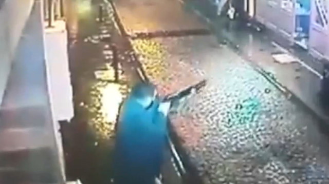 İş yerine silahlı saldırı kamerada