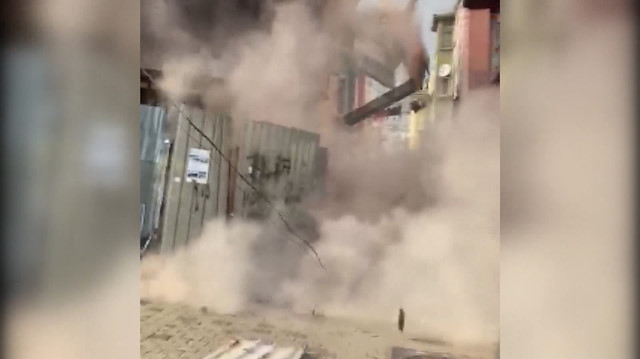 Moment of Istanbul's Balat building collapse caught on tape