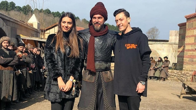 Mesut Özil Diriliş Ertuğrul setinde