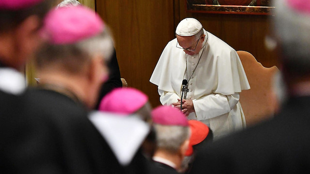 Vatikan'da 'taciz' zirvesi Papa 190 piskoposu çağırdı