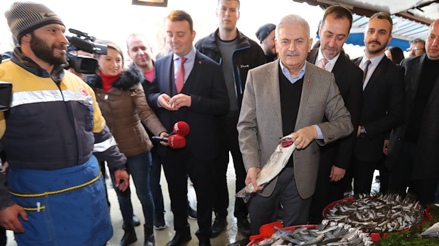 Binali Yıldırım Silivri'de balıkçı esnafını ziyaret etti