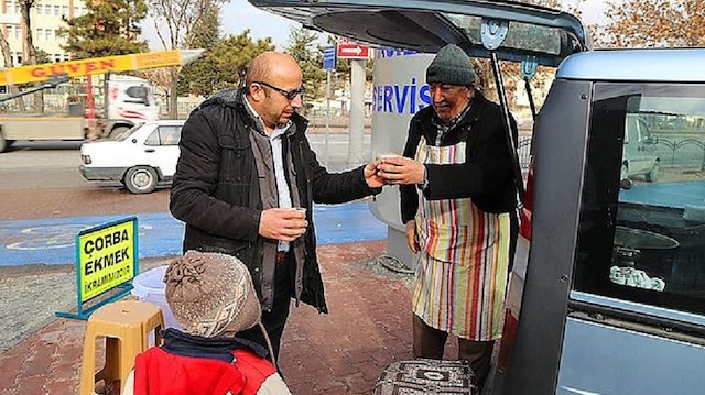 Bir bardak çorbayla gönülleri ısıtıyor