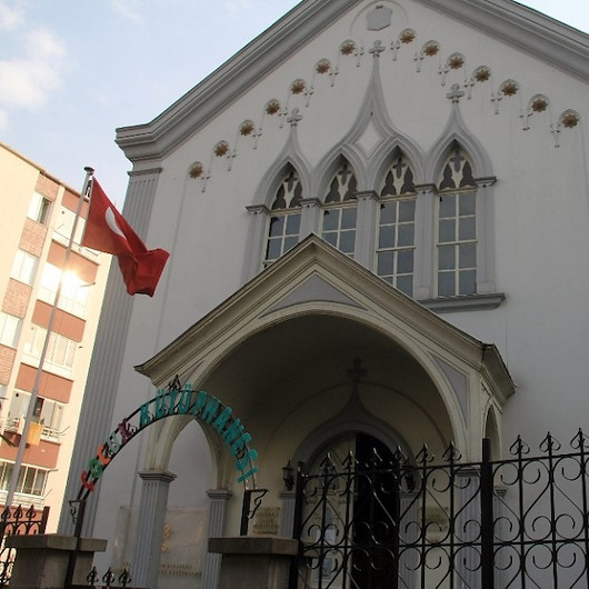 Dışı kilise içi kütüphane