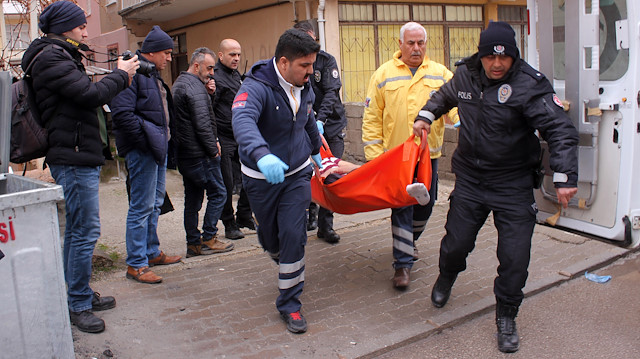 Mehmet Altınbilek, kimliği belirsiz saldırganlar tarafından önce dövüldü, ardından başından tabancayla vurularak öldürüldü.