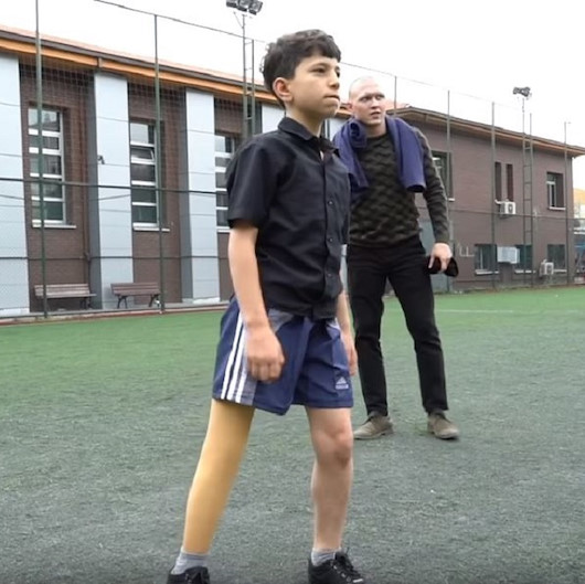 7 kardeşiyle birlikte sağ bacağını da kaybetmişti: Artık hayallerinin peşinde koşuyor