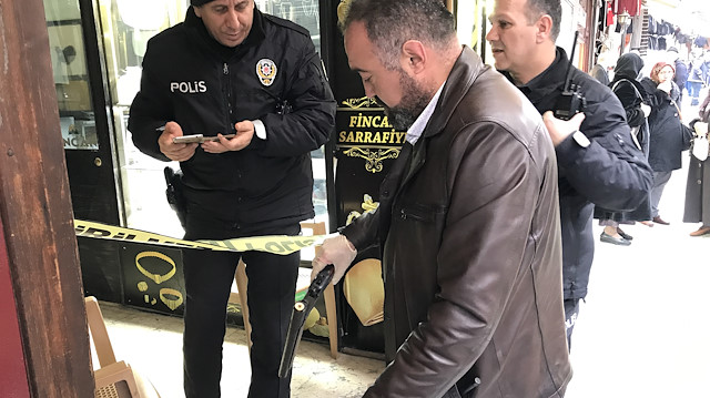 Polis, olay yerinde inceleme yaptı.