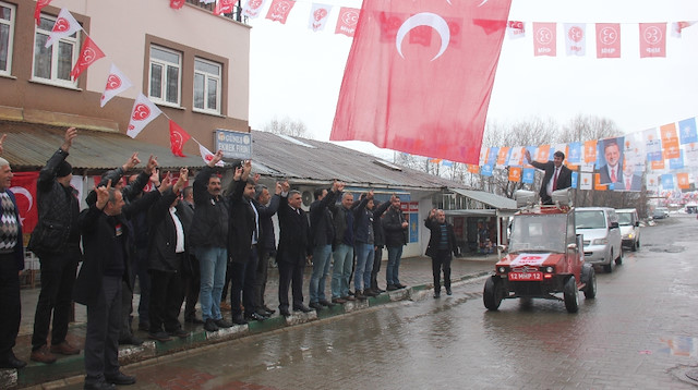 MHPli aday eşi benzeri olmayan araçla oy istiyor