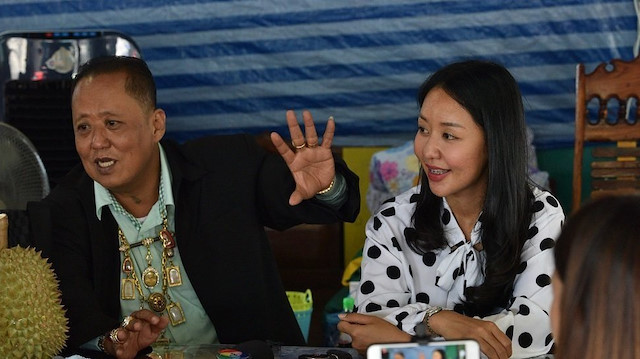 âTaylandlı iÅ adamı Arnon Rodthong ve kızı.