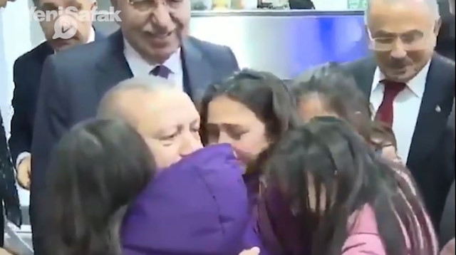 Cumhurbaşkanı Erdoğanı görünce ağlamaya başladılar