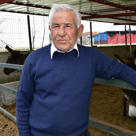 Eşeğin sütünü de sütünden elde ettiği sabunları da satıyor