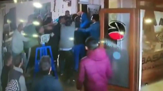 Hal pazarındaki marul kavgası kamerada