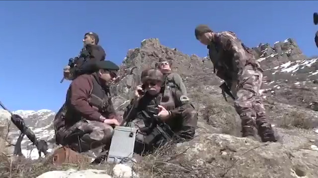 Hakkari Emniyet Müdürü Dilberoğlu personeliyle operasyonda