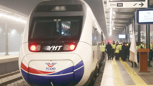 Gebze-Halkalı demir yolu hattı, yarın hizmete açılacak. İki hat arasındaki mesafeyi 185 dakikadan 115 dakikaya düşürecek olan proje kapsamında tüm altyapı ve istasyonlar yeniden inşa edildi.