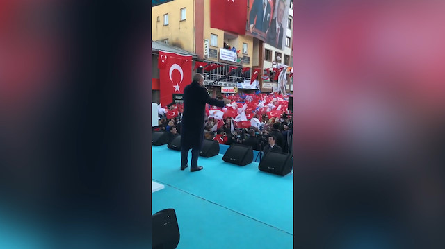 Cumhurbaşkanı Erdoğan seçim şarkısına eşlik etti