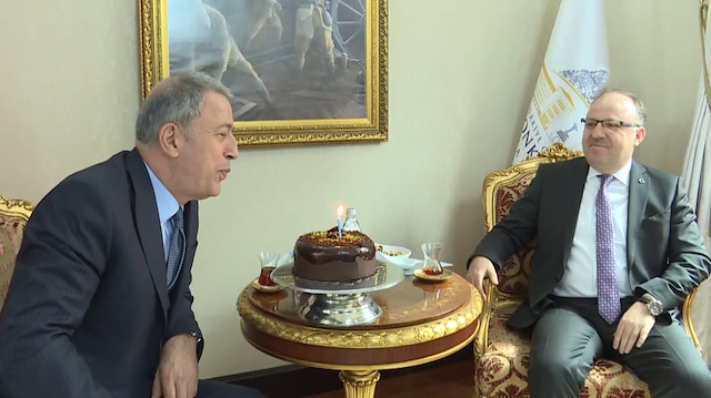 Bakan Akara sürpriz doğum günü kutlaması