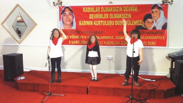 Etkinlikte çocuklara terörist marşları söyletildi.