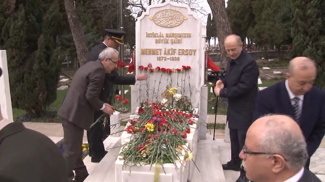 İstiklal şairi Mehmet Akif Ersoy kabri başında anıldı