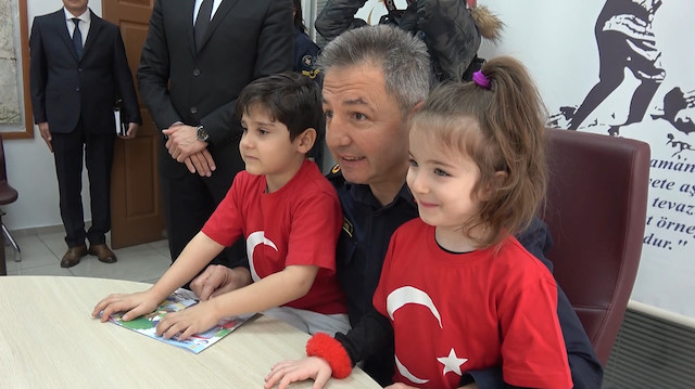 Minik öğrencilerden jandarmaya ziyaret