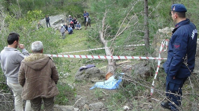 Jandarma ekipleri, olay yerinde incelemelerde bulundu.