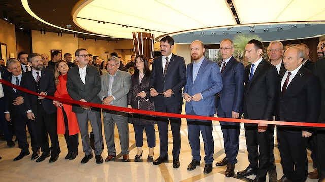 evre ve Şehircilik Bakanı Murat Kurum, Sanayi ve Teknoloji Bakanı Mustafa Varank, İbn Haldun Üniversitesi Mütevelli Heyeti Başkan Vekili Bilal Erdoğan ve Başakşehir Belediye Başkanı Yasin Kartoğlu.