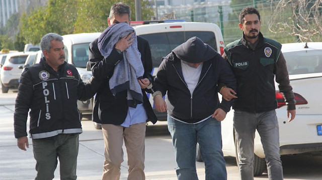 Özel yolcu salonunda yakalanan şüpheliler gözaltına alındı