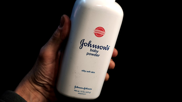 Johnson & Johnson kanser sebebi pudrası için tazminat ödeyecek.