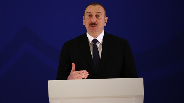 Aliyev, Azerbaycan'ın hem İslam İşbirliği Teşkilatı hem de Avrupa Konseyi üyesi olan nadir ülkelerden olduğunu hatırlattı.