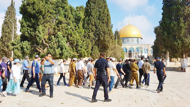 İsrail rejiminin attığı adımlarla bir süredir gerginliğin tırmandığı Kudüs’te fanatik Yahudilerin Mescid-i Aksa’ya baskın düzenleme çağrıları da devam ediyor.
