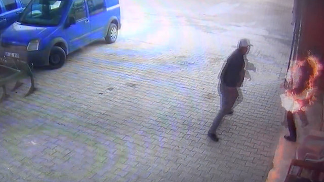 Sobayı tutuşturmak isterken kendini yaktı
