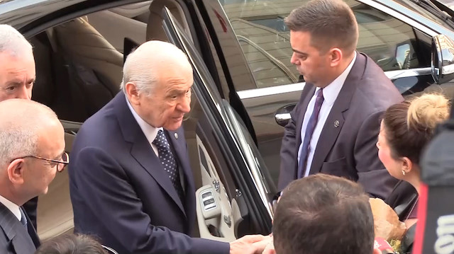 MHP lideri Bahçeli Manisada Mehter marşıyla karşılandı