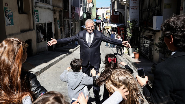 Binali Yıldırım'dan büyüdüğü sokağa ziyaret
