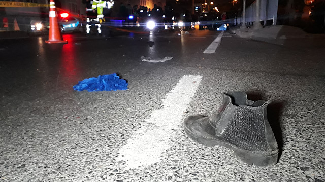 Kazada hayatını kaybeden kadından ger,ye ayakkabısı kaldı.