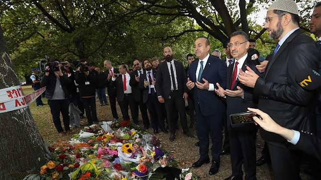 Fuat Oktay, Mevlüt Çavuşoğlu ile El Nur Camii ve yaralıları ziyaret etti