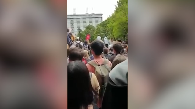 Yeni Zelanda'da şehitler anısına okunan ezan dinleyenleri büyüledi