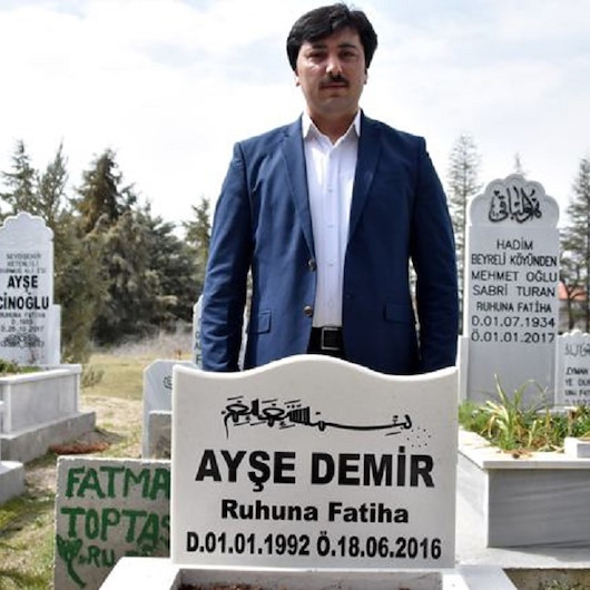 Konuşabilen mezar taşı yaptı: Gelenler korkmasın