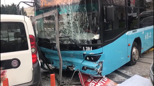 Beyazıt'ta Özel Halk Otobüsü kazası: Çok sayıda yaralı var