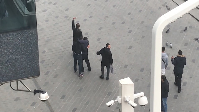 Taksim'de kapkaççıyı vatandaşlar yakaladı