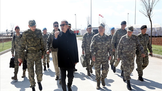 Bakan Akar sınırın sıfır noktasında