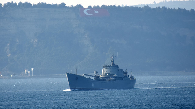 Askeri araç yüklü Rus savaş gemisi Akdeniz'e doğru yol aldı