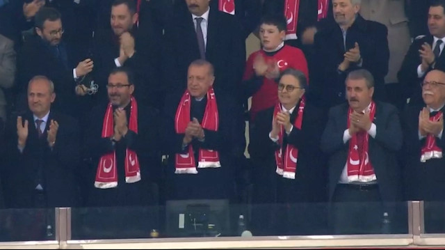 Cumhurbaşkanı Erdoğan Milli futbolcunun golünü ayakta alkışladı