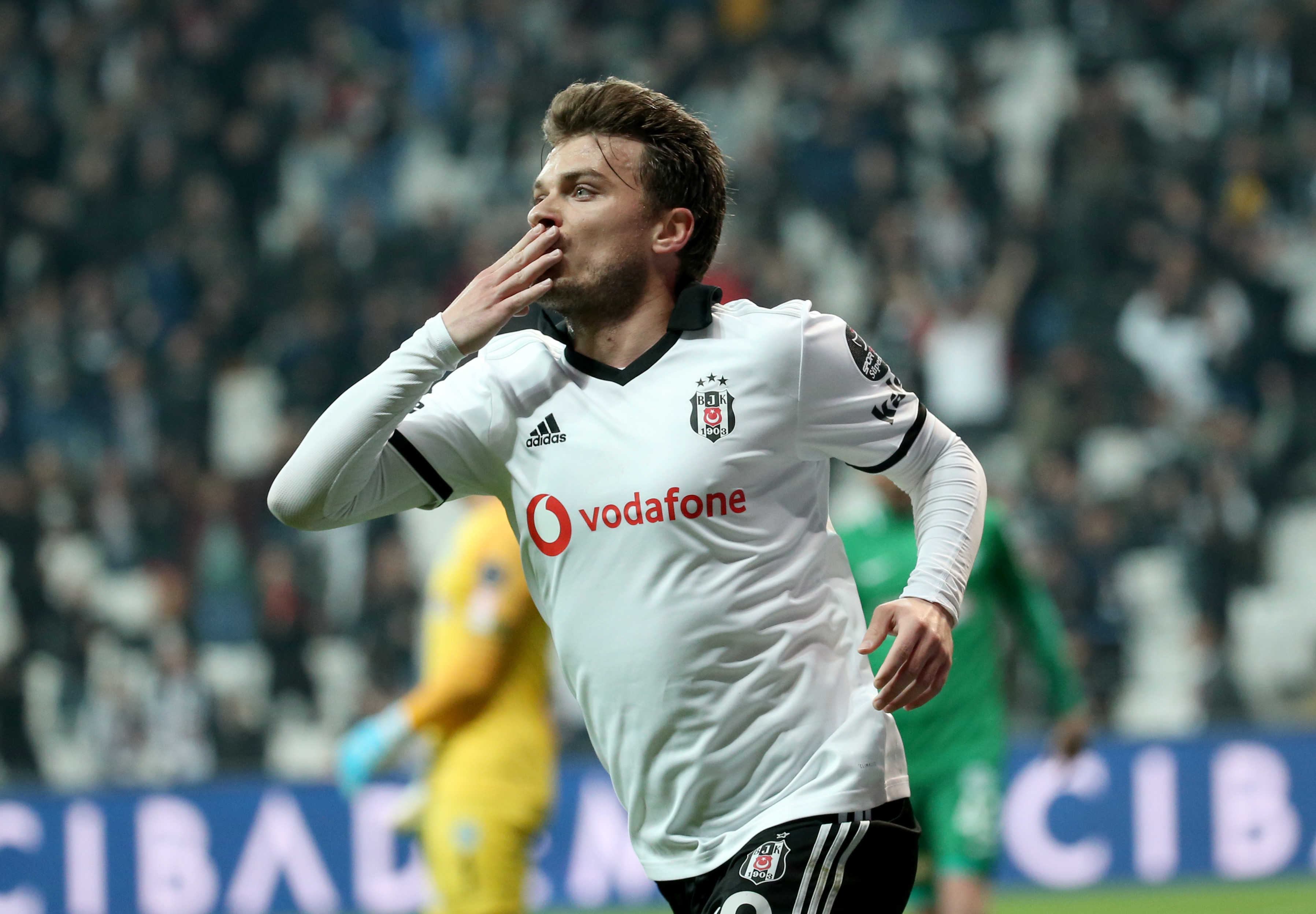 Adem Ljajic siyah-beyazlı formayla Süper Lig'de çıktığı 19 maçta 5 gol atarken 5 de asist yaptı.